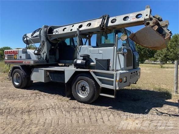 Gradall XL3100 Gumikerekes kotrók