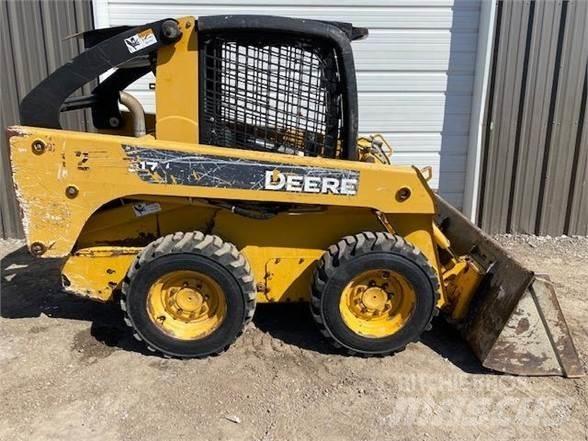 John Deere 317 Kompaktrakodók