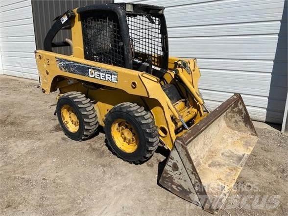 John Deere 317 Kompaktrakodók