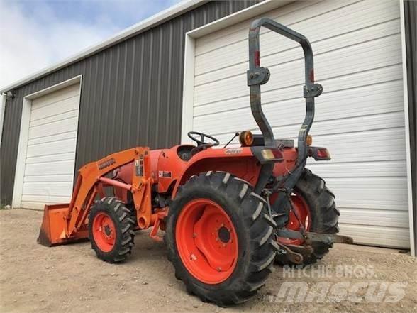 Kubota L3200 Traktorok
