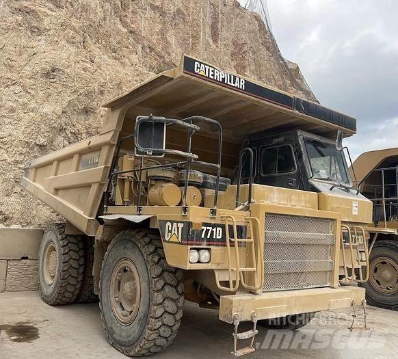 CAT 771D Mezei dömperek