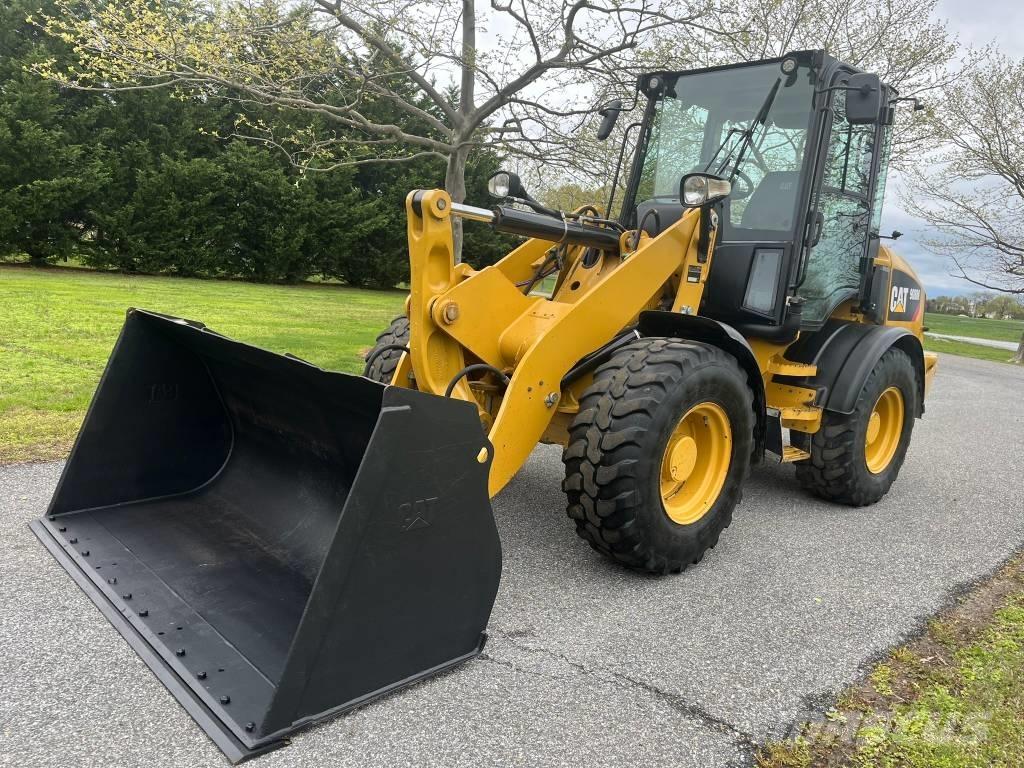 CAT 908M Gumikerekes homlokrakodók