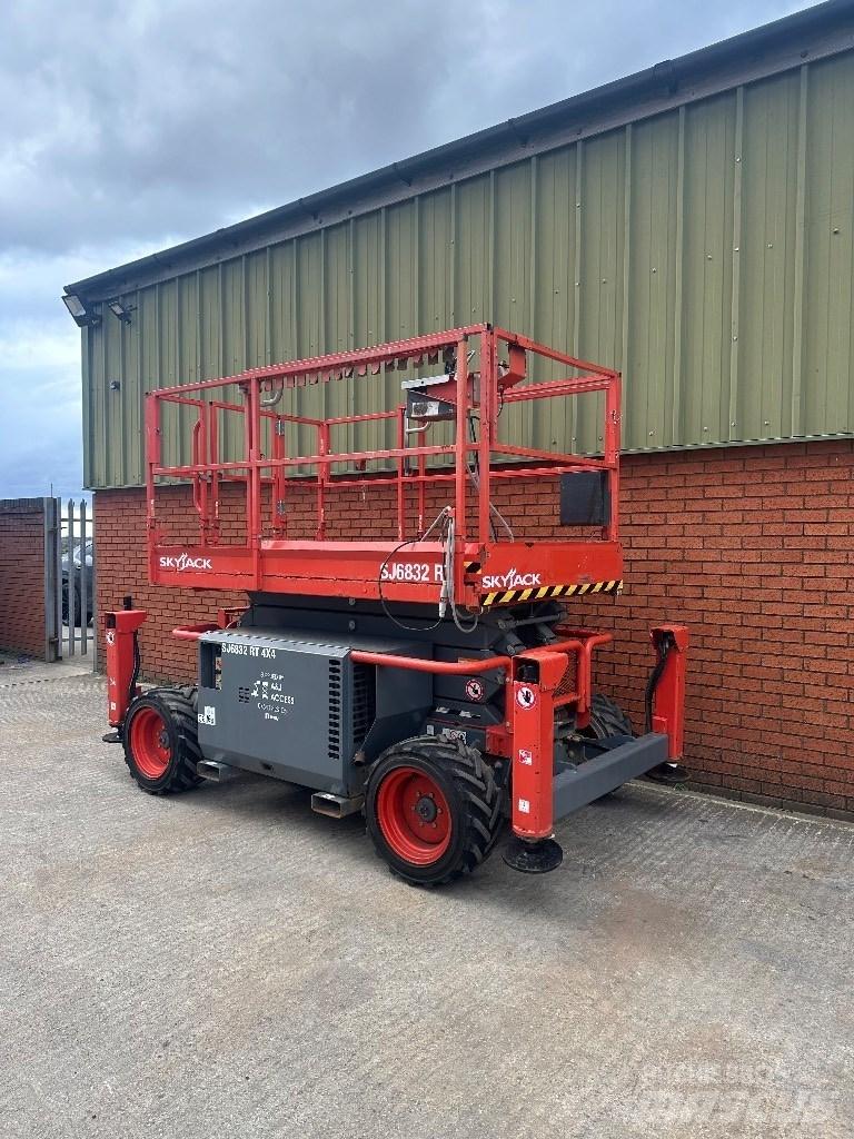 SkyJack SJ 6832 RT Ollós emelők