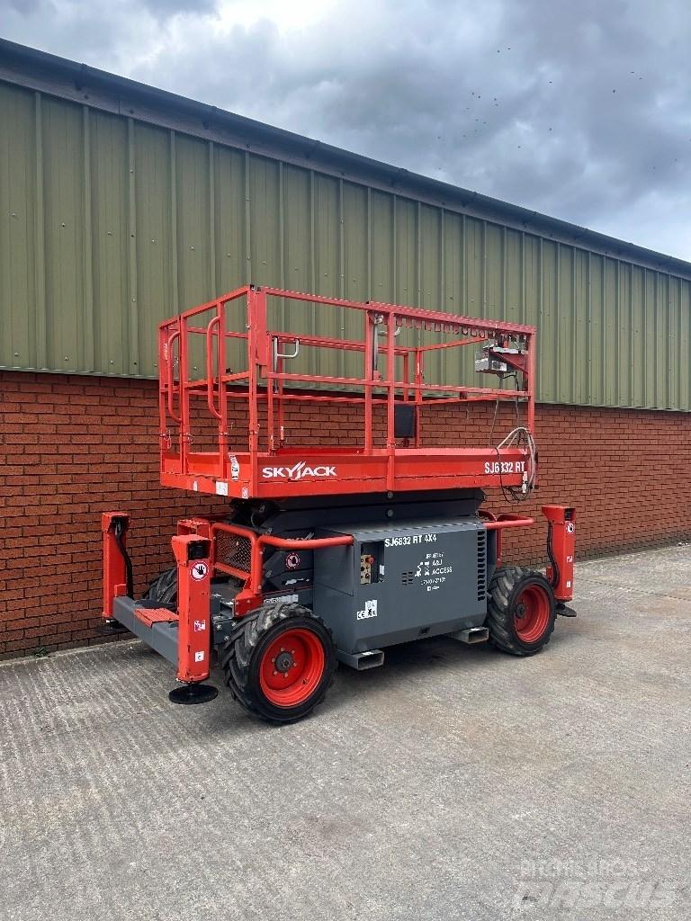 SkyJack SJ 6832 RT Ollós emelők