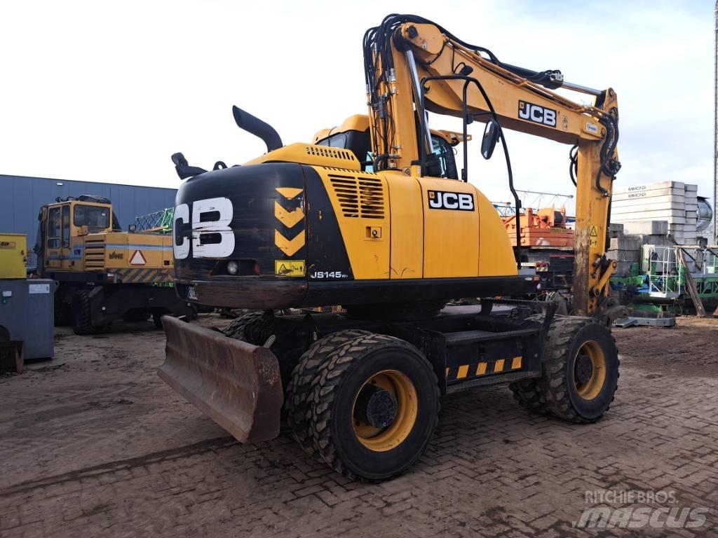 JCB JS 145 W Gumikerekes kotrók