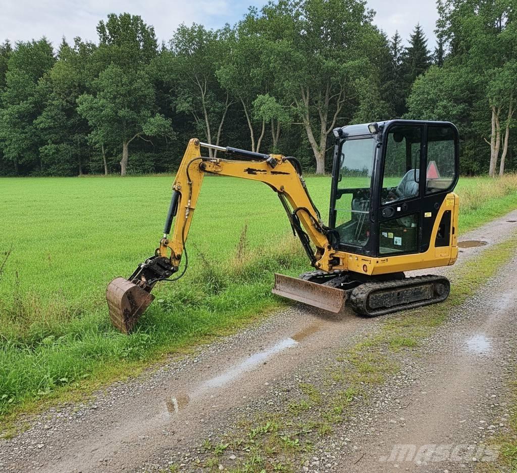 CAT 301.8 C Mini kotrók < 7t