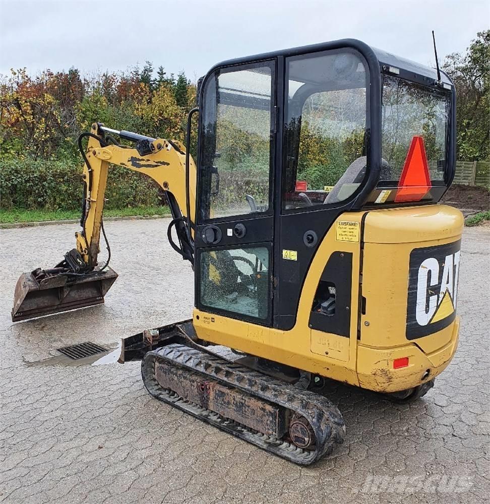 CAT 301.8 C Mini kotrók < 7t
