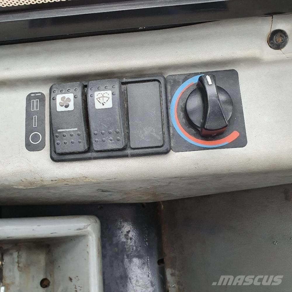 CAT 301.8 C Mini kotrók < 7t