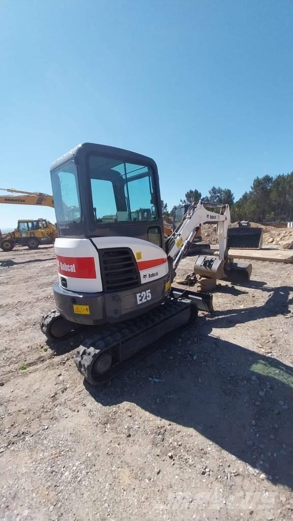 Bobcat E 25 Mini kotrók < 7t