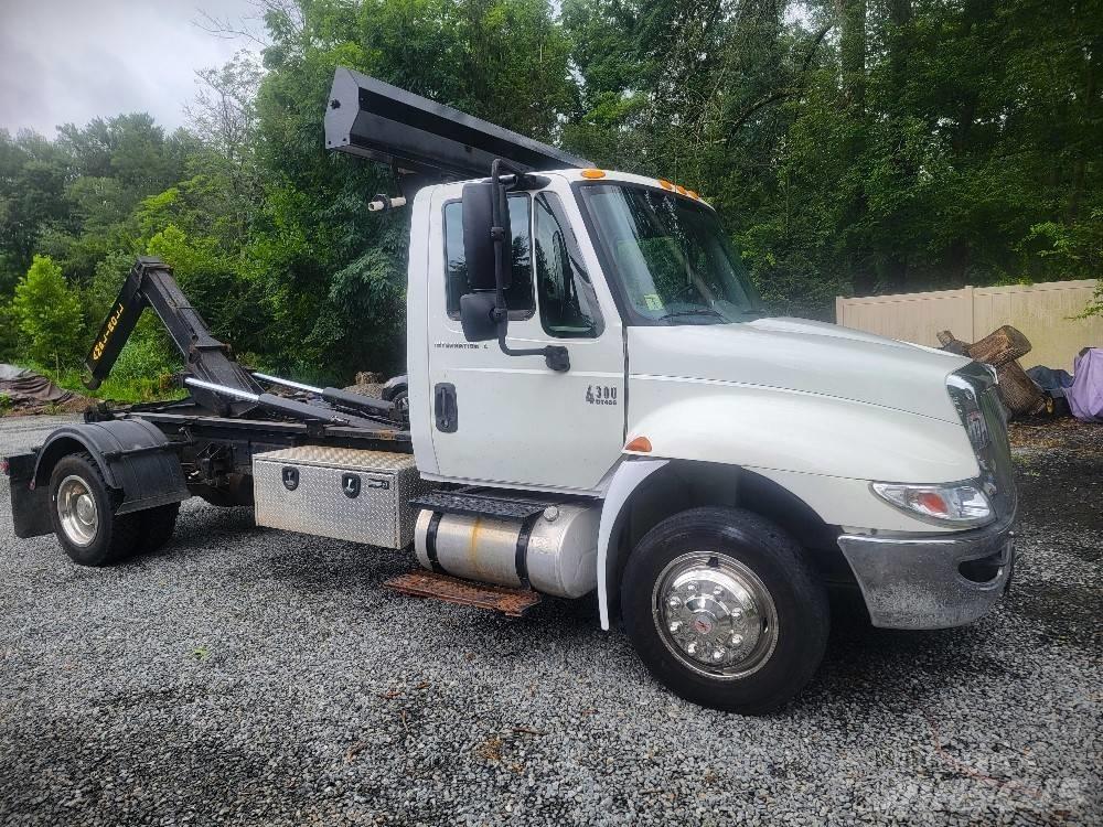 International 4300 Horgos rakodó teherautók