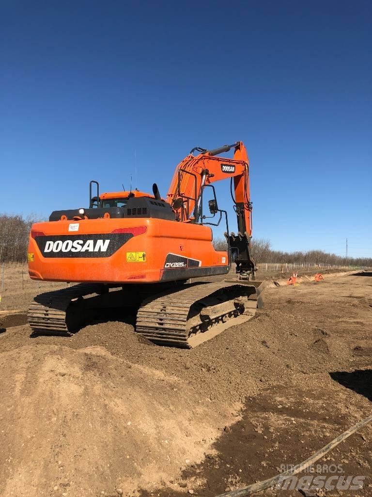 Develon DX225LC-5 Lánctalpas kotrók