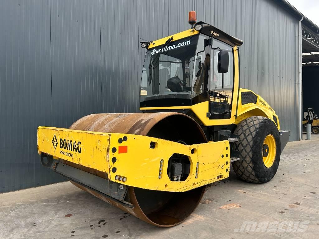 Bomag BW213D-5 Egydobos hengerek