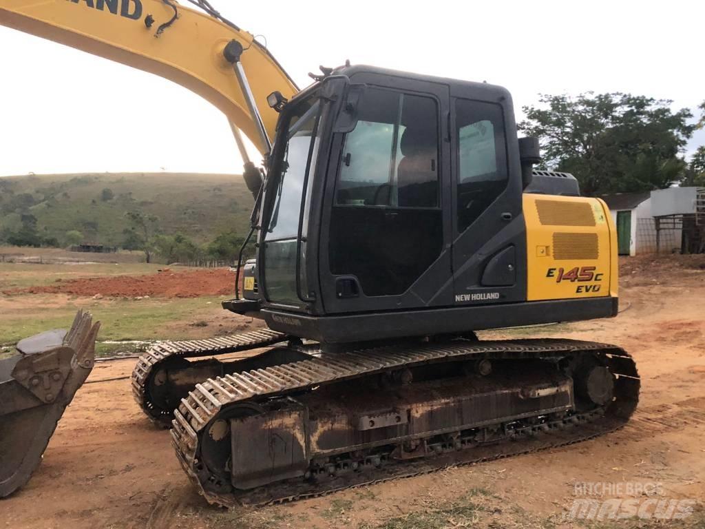 New Holland E 145 Lánctalpas kotrók