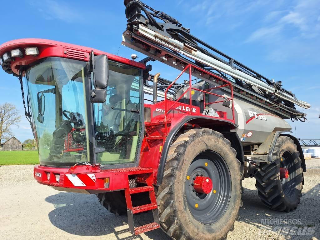 Horsch Leeb PT 230 Önjáró trágyaszórók