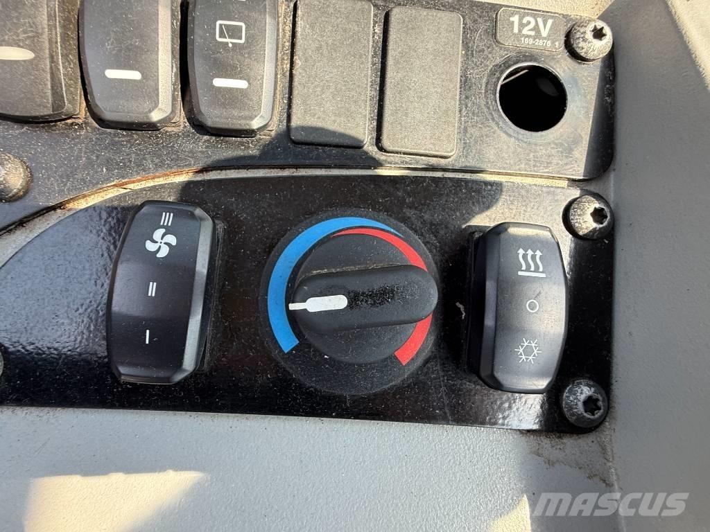 CAT 908 Gumikerekes homlokrakodók