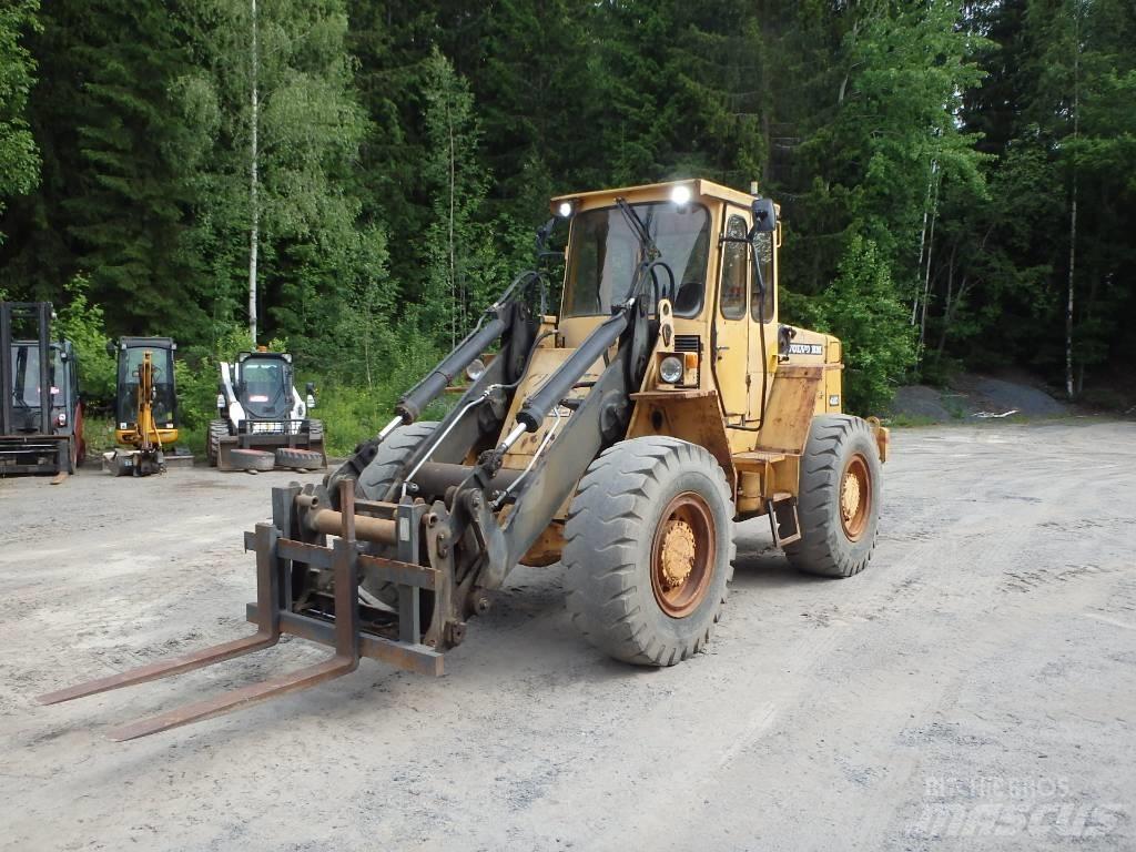 Volvo BM 4300 4x4 Gumikerekes homlokrakodók