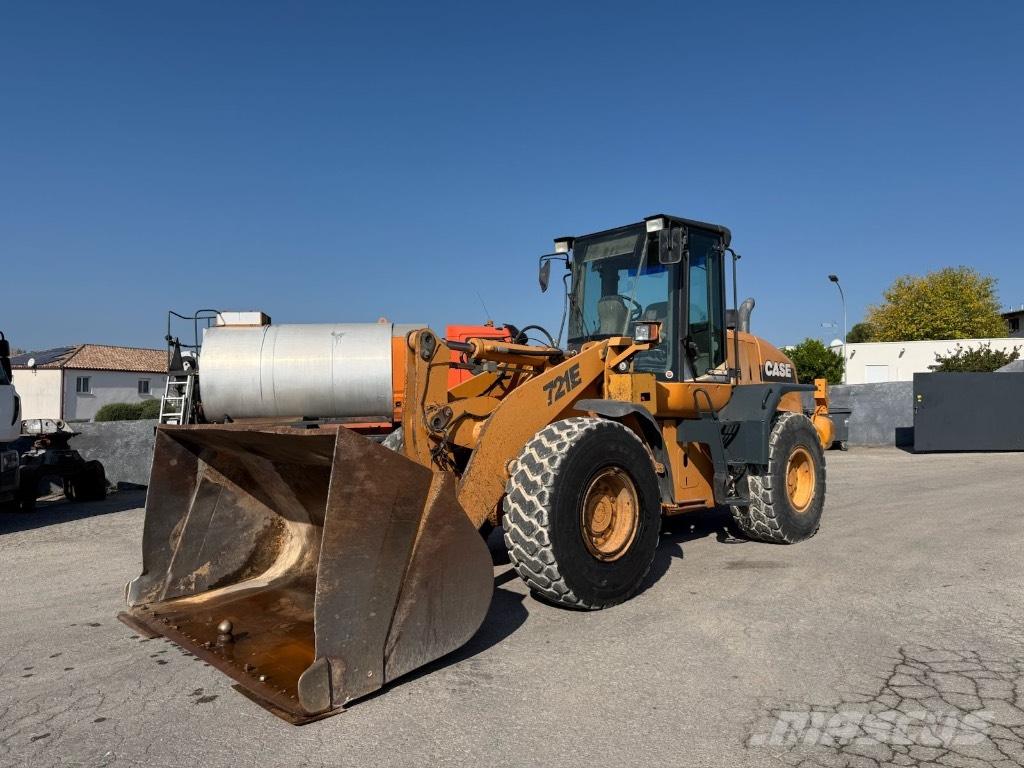 CASE 721 E Gumikerekes homlokrakodók