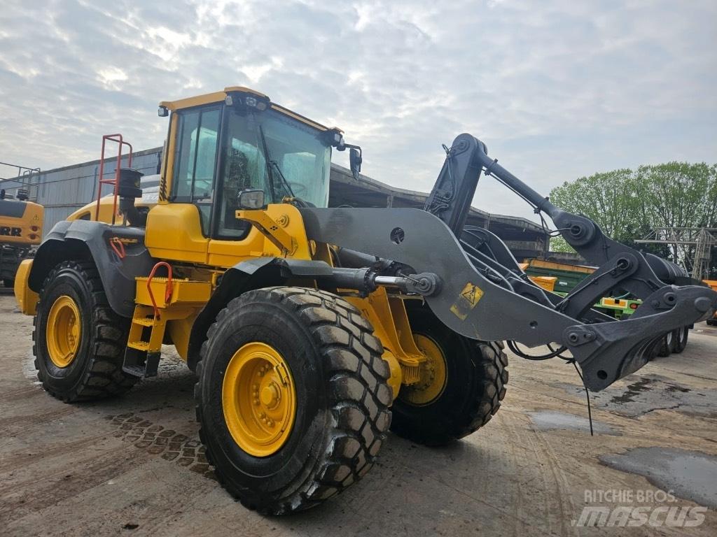 Volvo L 110 H Gumikerekes homlokrakodók