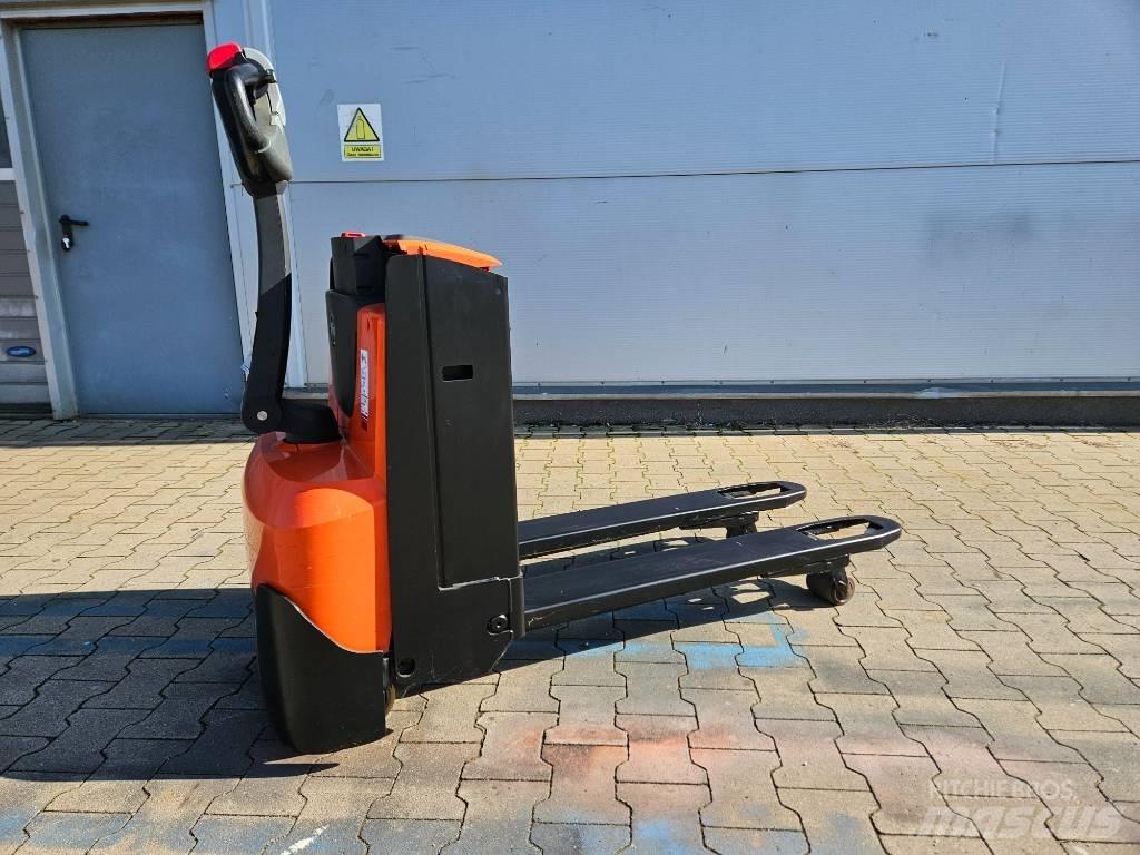 BT LWE 140 Alacsony emelőkocsi