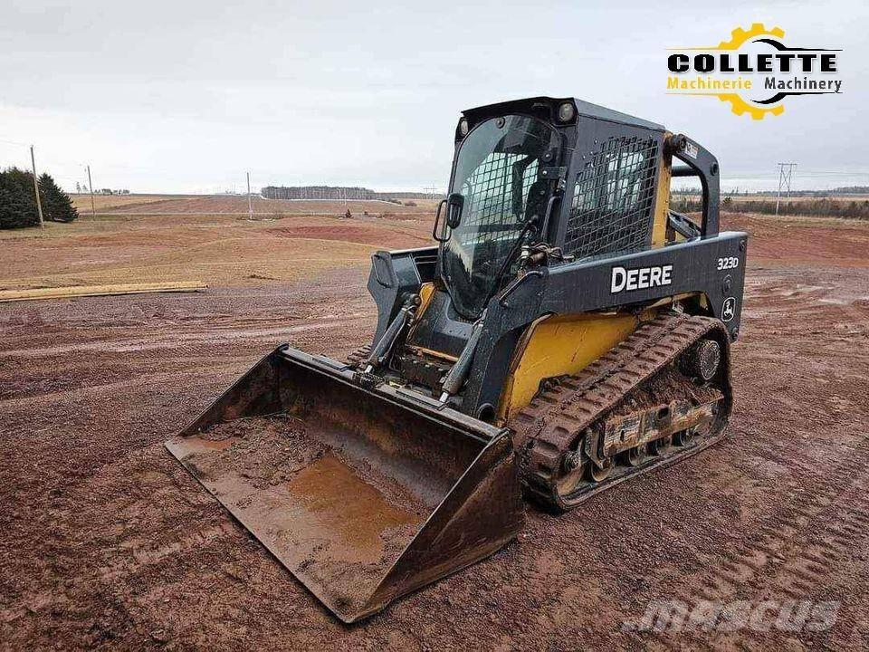 DEERE 323D Kompaktrakodók