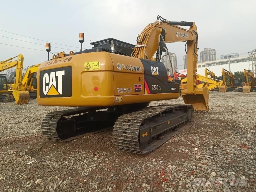CAT 323 D Lánctalpas kotrók