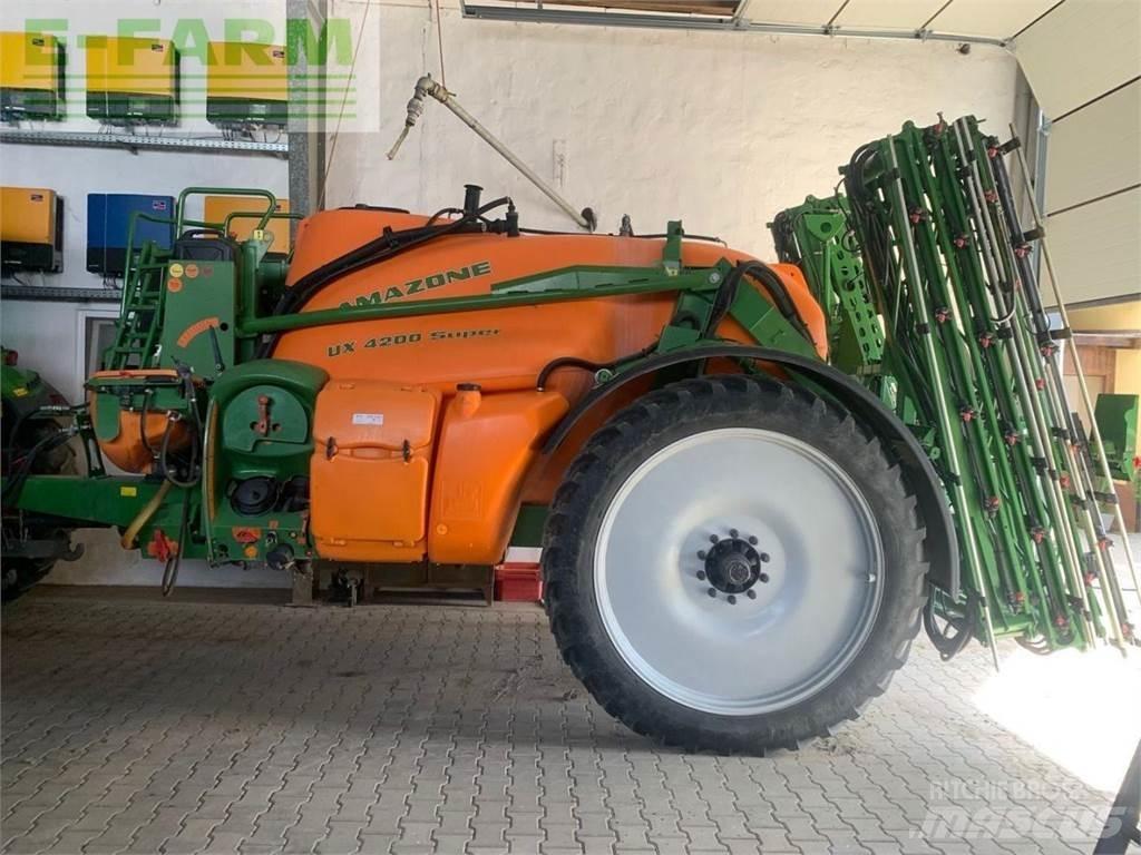 Amazone UX4200 Vontatott trágyaszórók