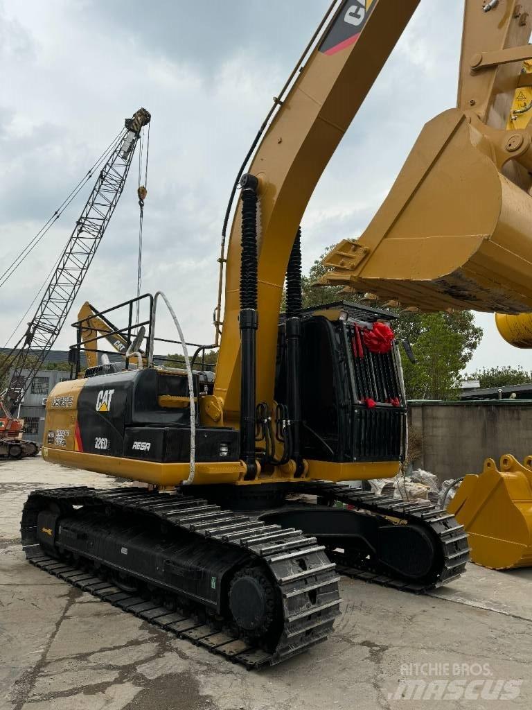 CAT 326D2 Lánctalpas kotrók