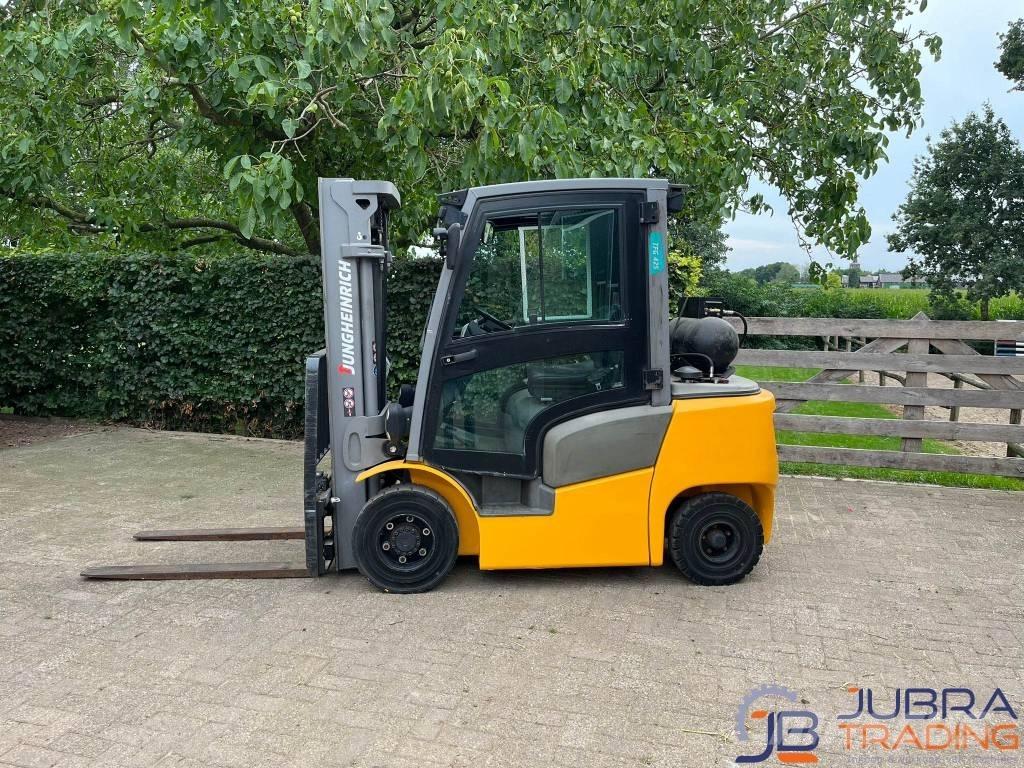 Jungheinrich TFG 425 Gázüzemű targoncák