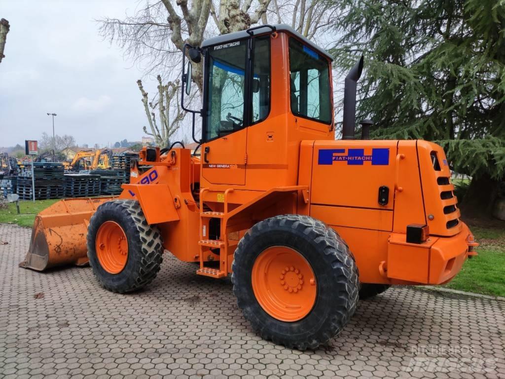 Fiat-Hitachi W90 Gumikerekes homlokrakodók