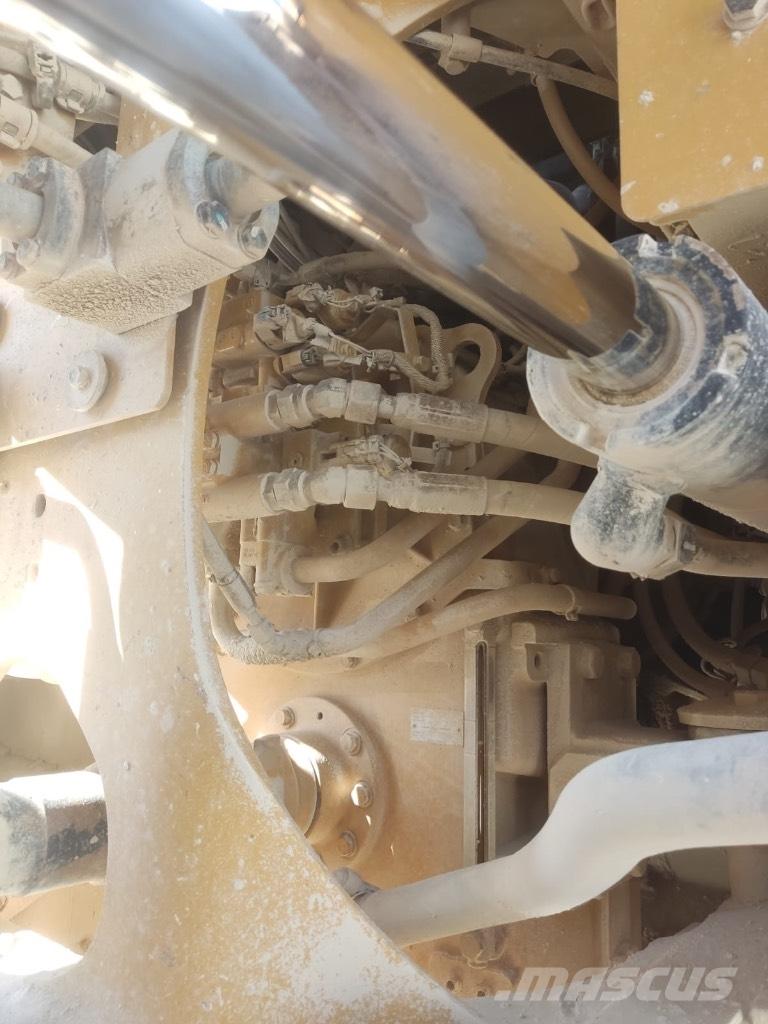 CAT 966 M Gumikerekes homlokrakodók