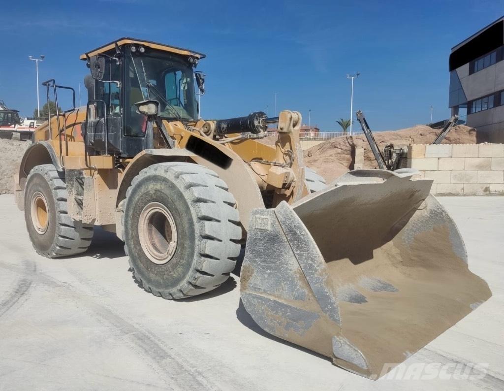 CAT 966 M Gumikerekes homlokrakodók