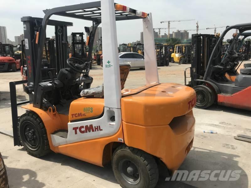 TCM FD 30 Lánctalpas kotrók