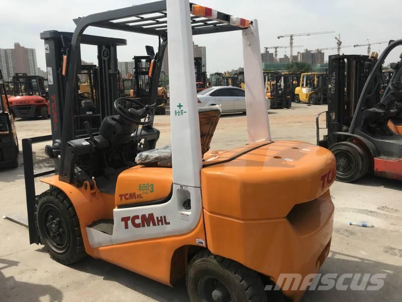 TCM FD 30 Lánctalpas kotrók