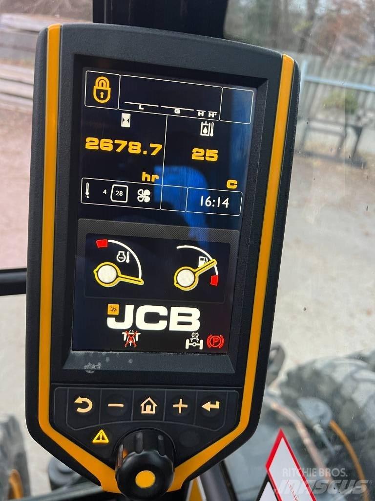 JCB JS 145 W+ TT4i Gumikerekes kotrók