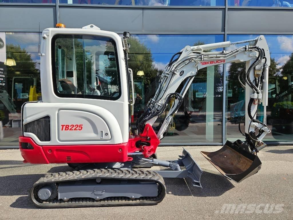Takeuchi TB 225 Mini kotrók < 7t