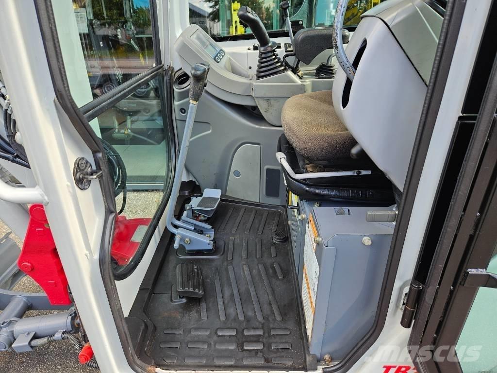 Takeuchi TB 225 Mini kotrók < 7t