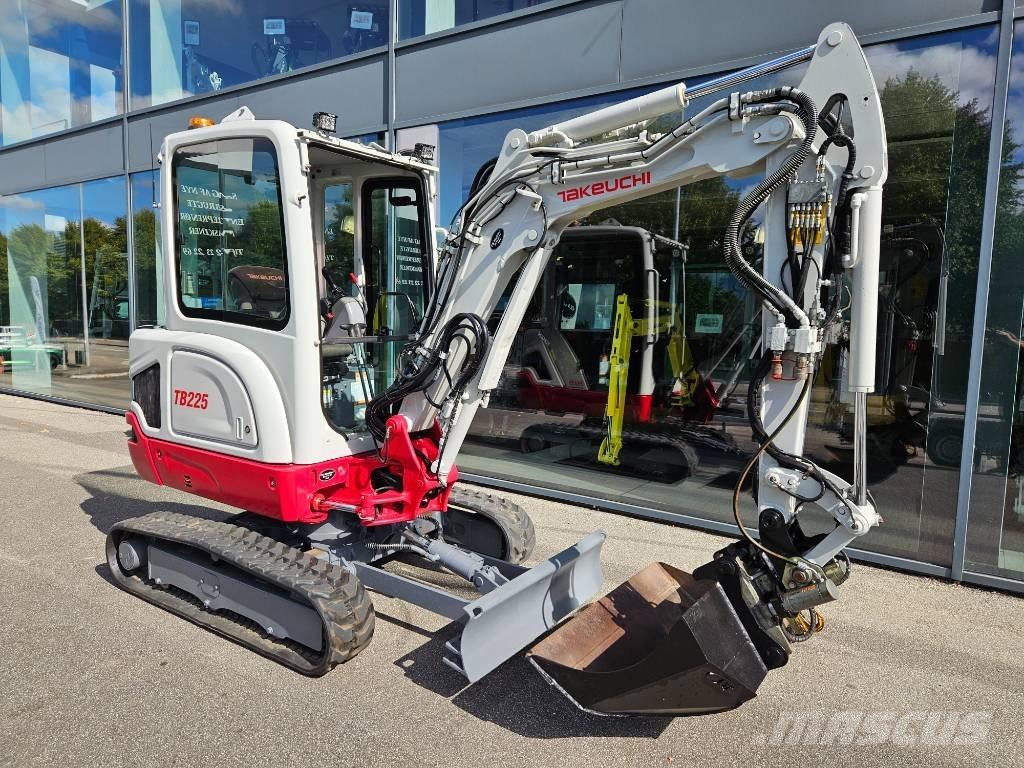 Takeuchi TB 225 Mini kotrók < 7t