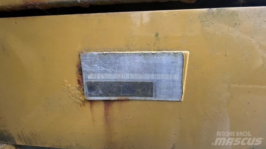 CAT 324 D L Lánctalpas kotrók
