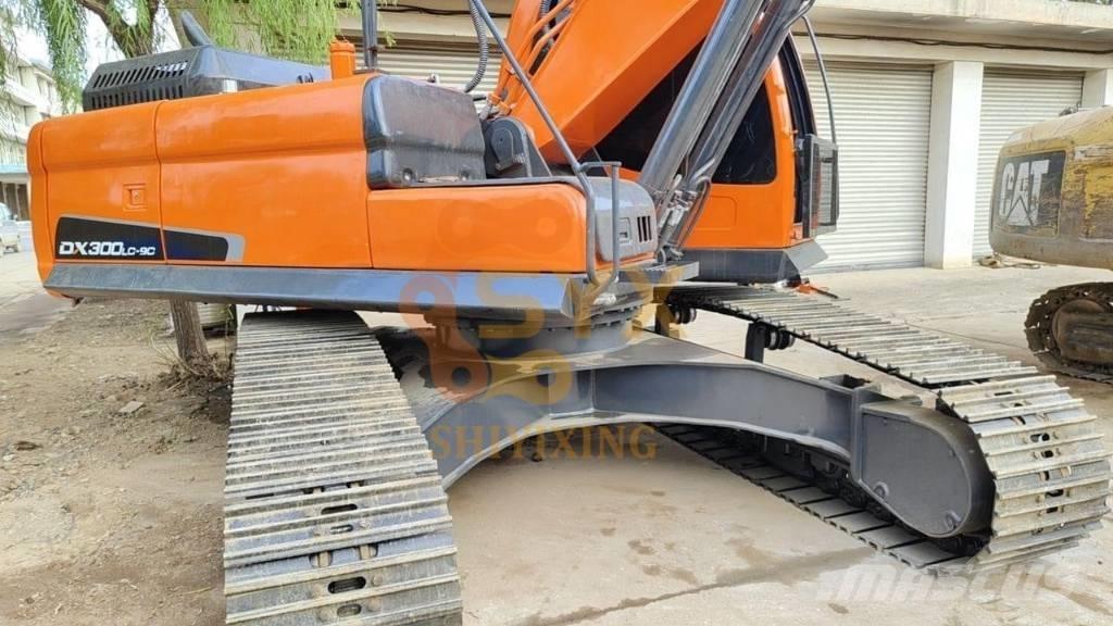 Doosan DX 300 Lánctalpas kotrók