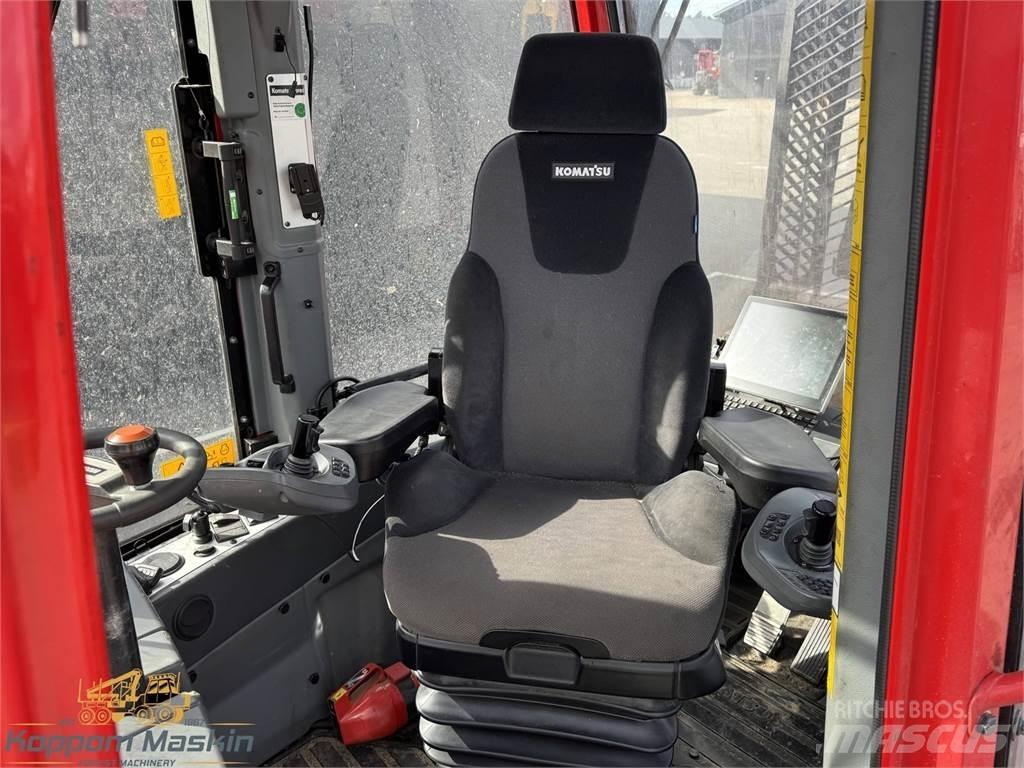 Komatsu 895 Kihordók