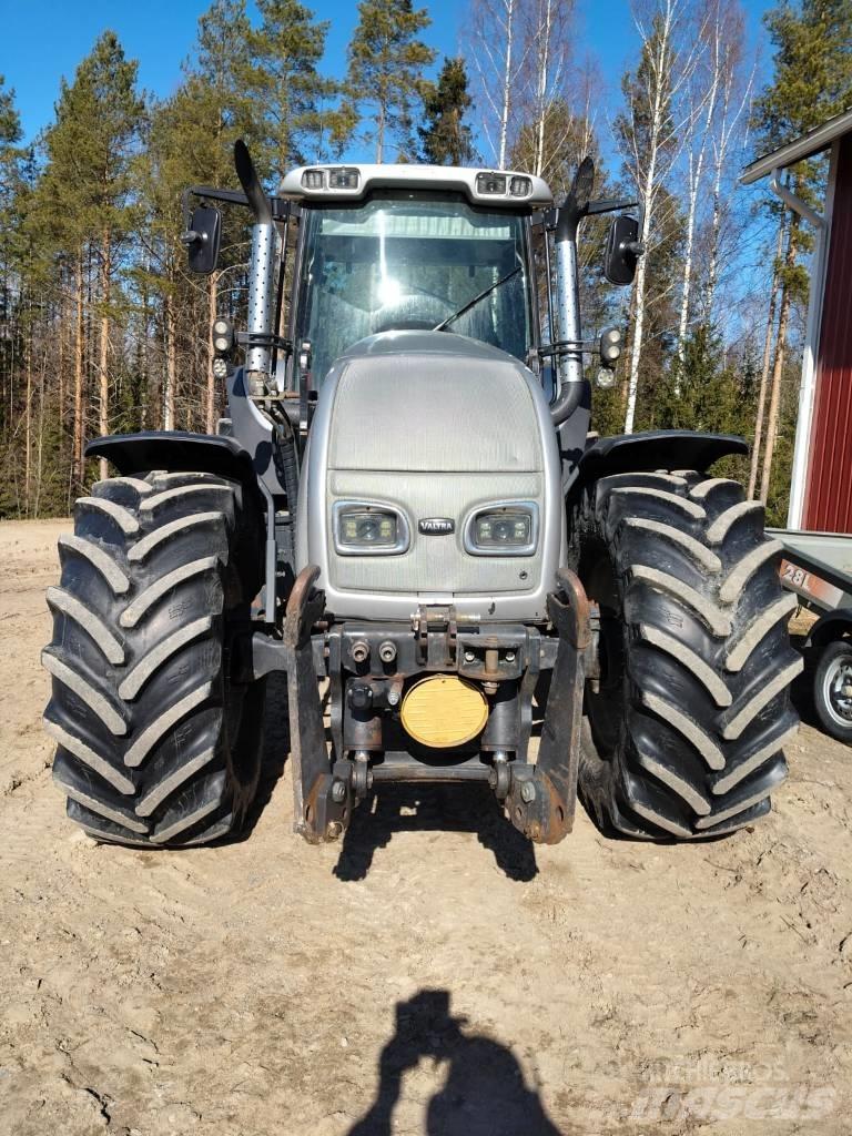 Valtra T130 Hi-Tek Traktorok