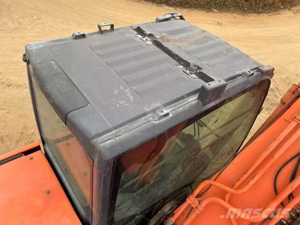 Hitachi ZX 200 Lánctalpas kotrók