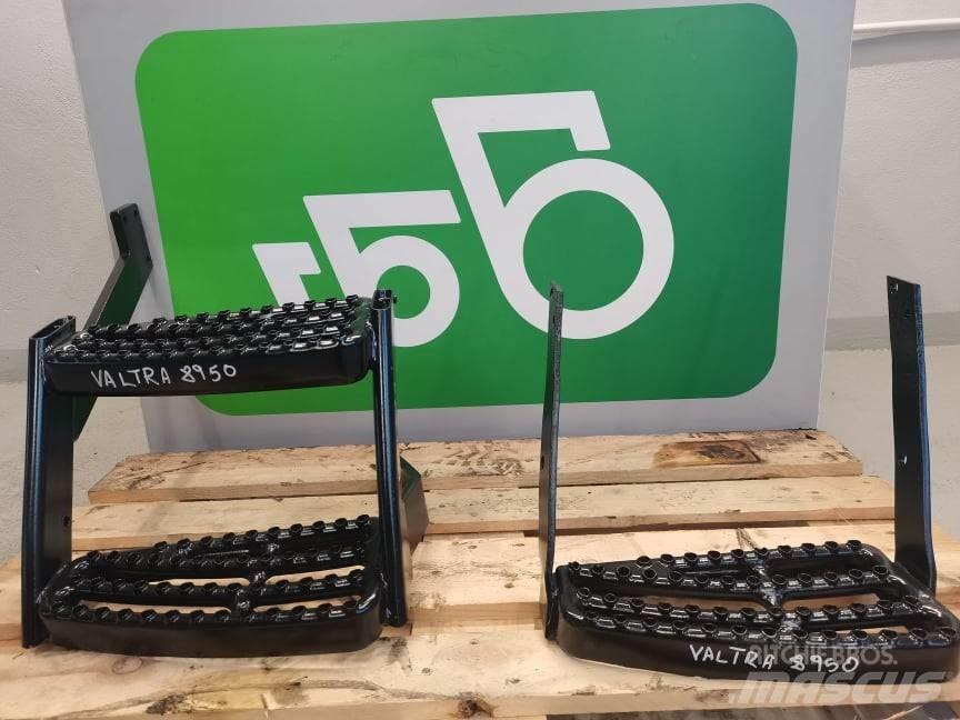 Valtra 8950  stairs Vezetőfülke és belső tartozékok