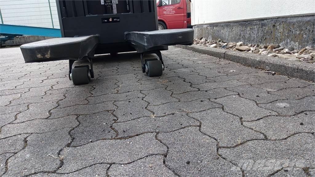 Toyota SWE160L Gyalogkíséretű targonca