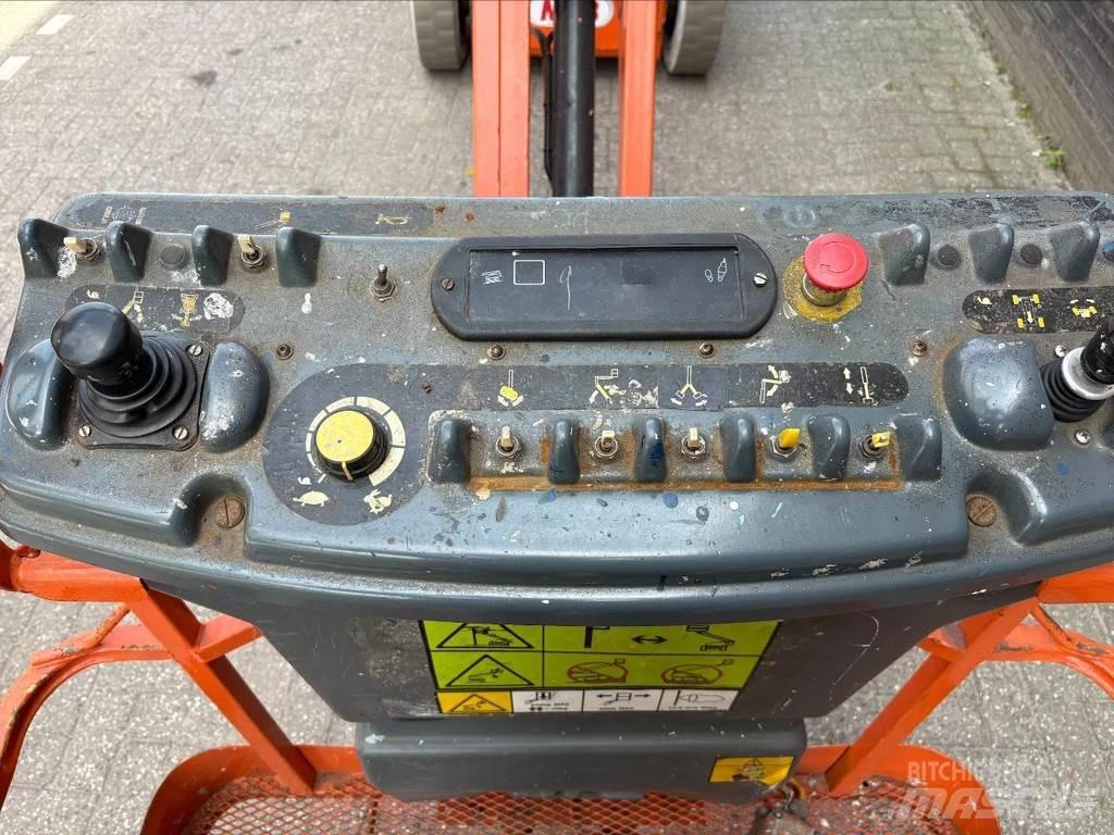 JLG E300AJP Karos emelők