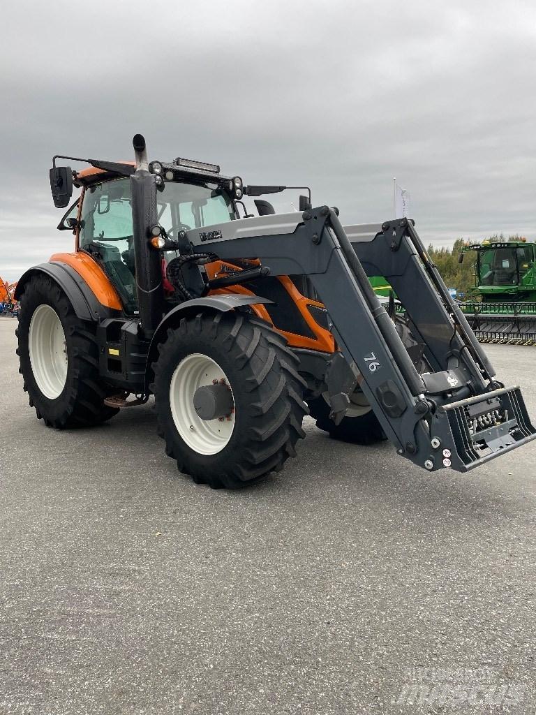 Valtra T 174 Traktorok