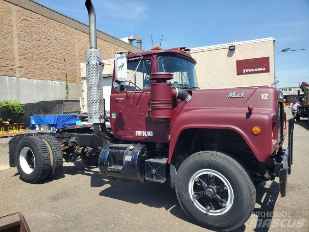 Mack RD 690 P Nyergesvontatók