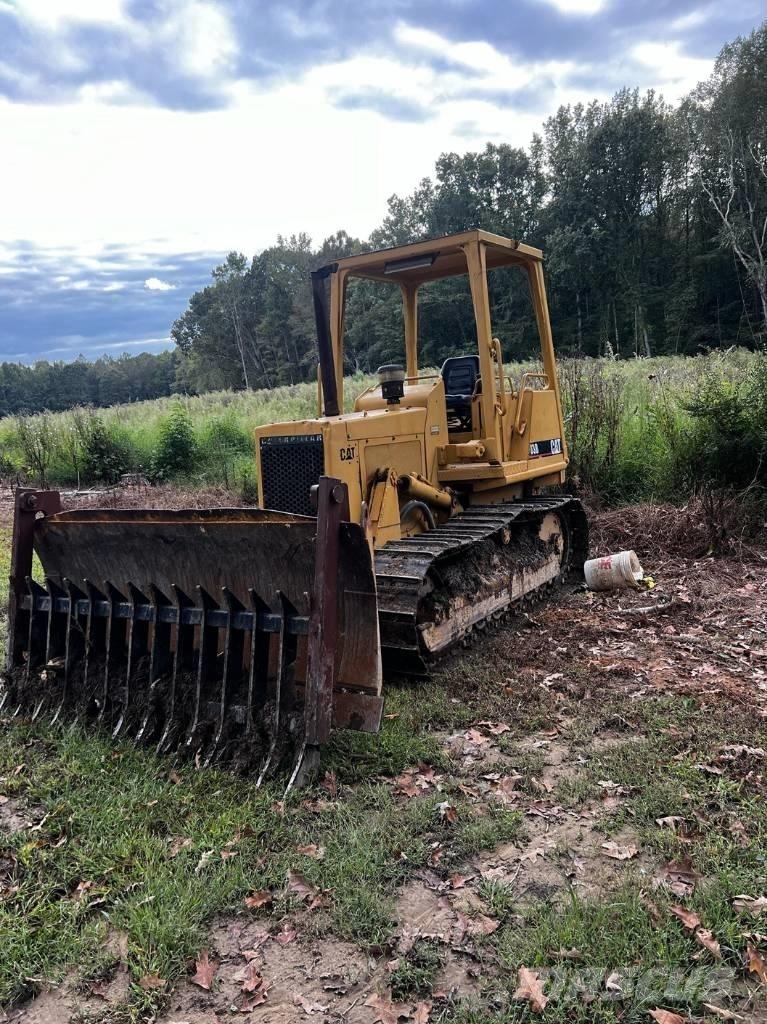 CAT D 3 B lánctalpas dózerek