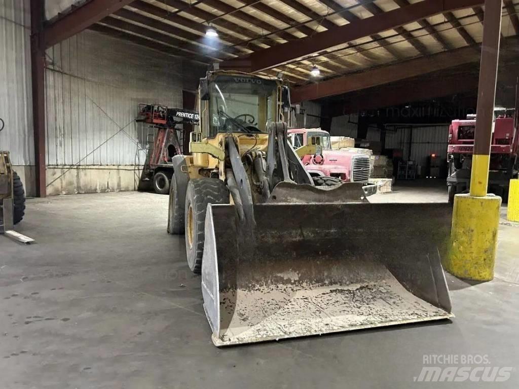 Volvo L 90 E Gumikerekes homlokrakodók