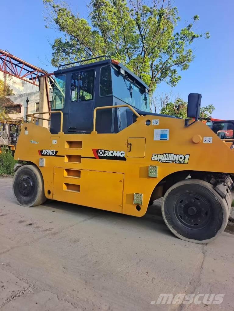 XCMG XP 263 Pneumatikus kerekes hengerek